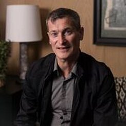 Prof. Dr. Lance Pettitt